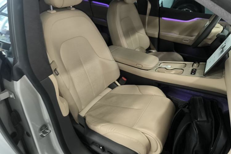 Used Nio ET7 2022 75 kWh Right Front Seat