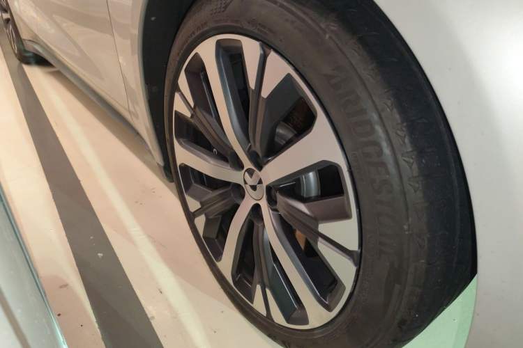 Used Nio ET7 2022 100kWh First Edition Right Front Wheel Hub