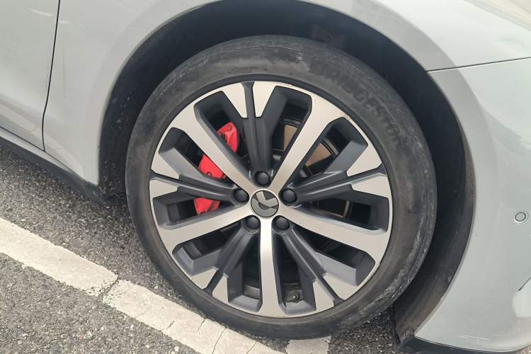 Used Nio ET7 2022 100 kWh Right Front Wheel Hub