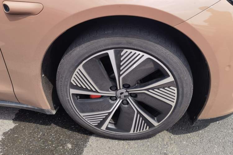 Used Nio ET7 2022 100 kWh Right Front Wheel Hub