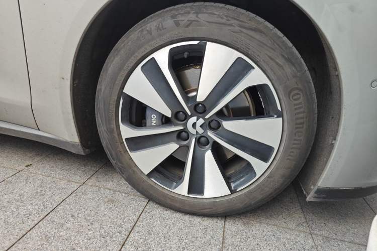Used Nio ET7 2022 75 kWh Right Front Wheel Hub