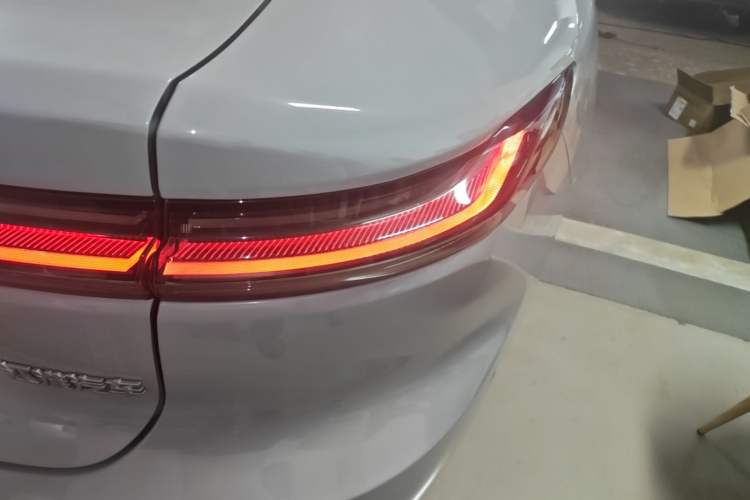 Used Nio ET7 2022 100kWh First Edition Right Rear Taillight