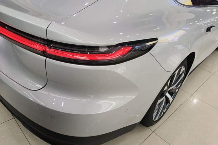 Used Nio ET7 2022 75 kWh Right Rear Taillight