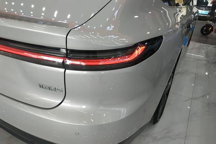 Used Nio ET7 2022 100kWh First Edition Right Rear Taillight