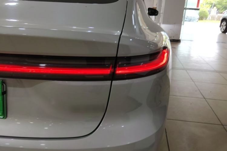 Used Nio ET7 2022 75 kWh Right Rear Taillight