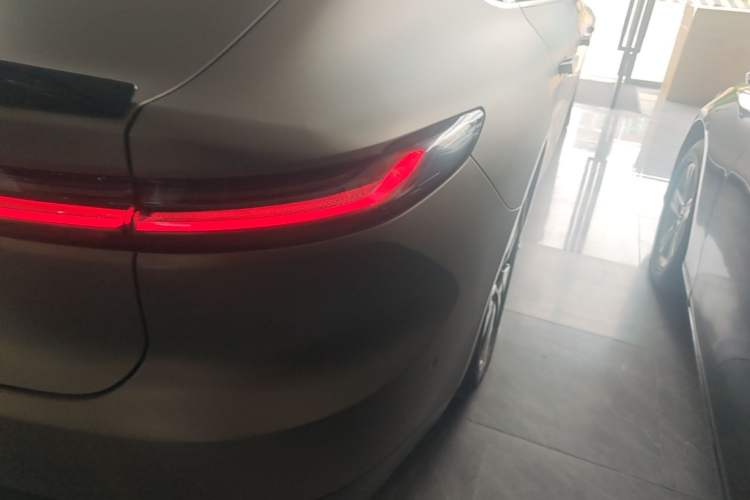 Used Nio ET7 2022 75 kWh Right Rear Taillight