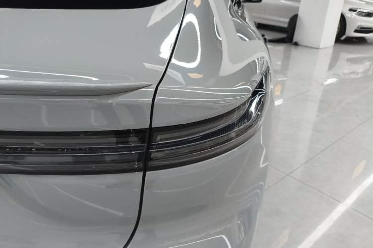 Used Nio ET7 2022 75 kWh Right Rear Taillight
