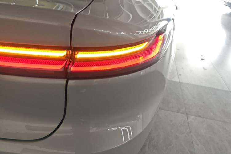 Used Nio ET7 2022 75 kWh Right Rear Taillight