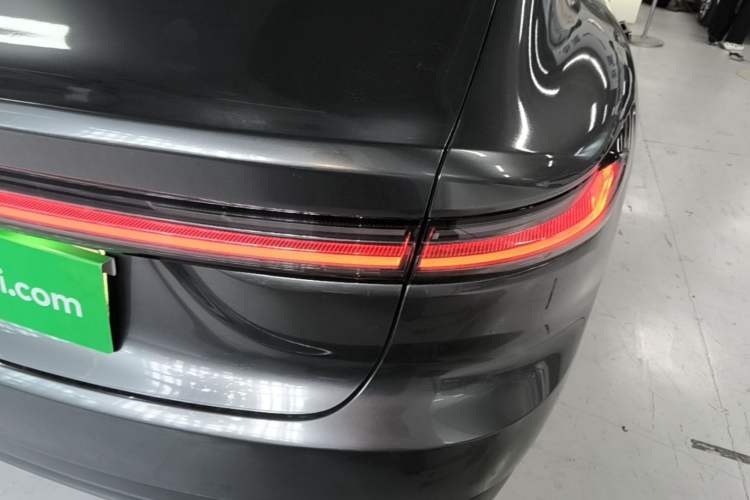 Used Nio ET7 2022 75 kWh Right Rear Taillight