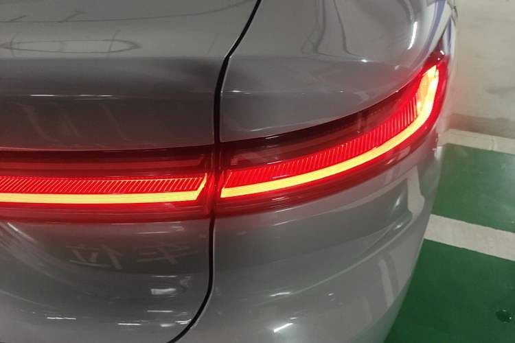 Used Nio ET7 2022 100kWh First Edition Right Rear Taillight