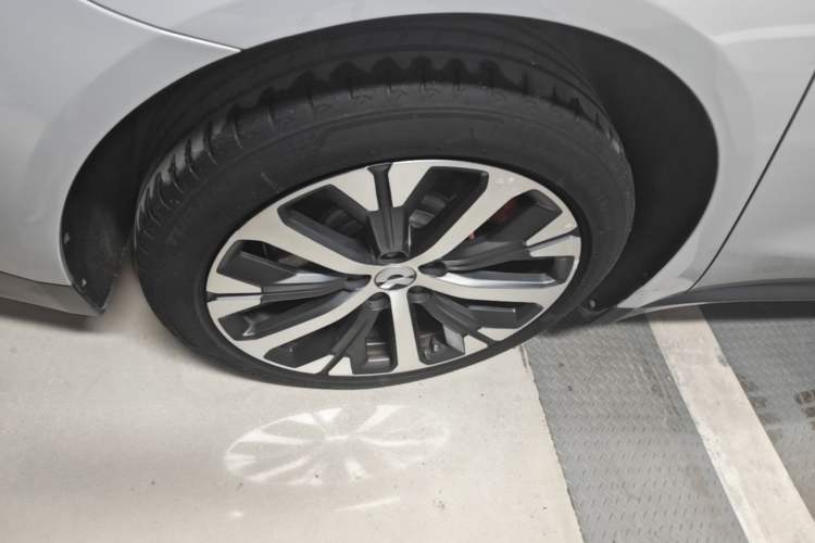 Used Nio ET7 2022 100kWh First Edition Right Rear Wheel Hub