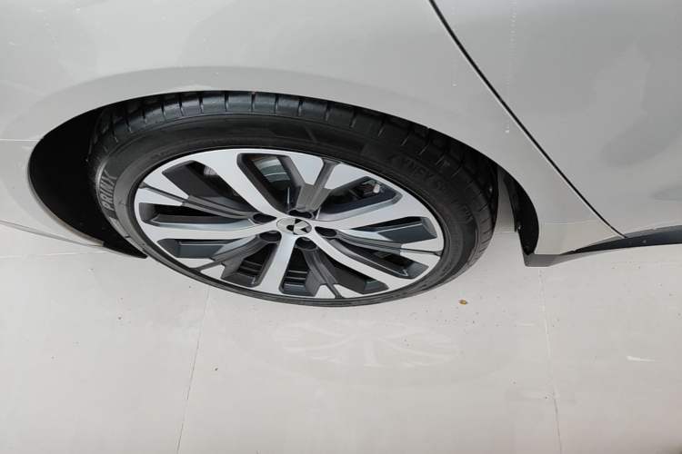 Used Nio ET7 2022 100kWh First Edition Right Rear Wheel Hub
