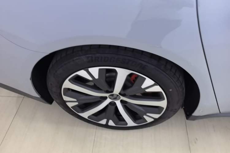 Used Nio ET7 2022 75 kWh Right Rear Wheel Hub