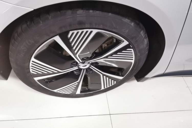 Used Nio ET7 2022 75 kWh Right Rear Wheel Hub