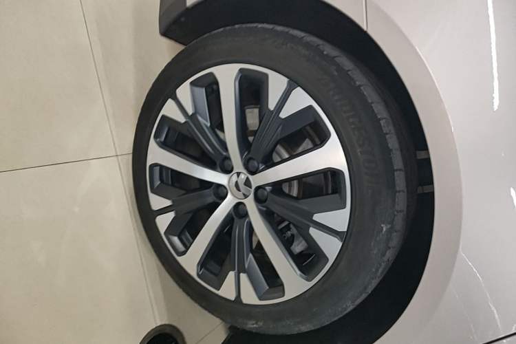 Used Nio ET7 2022 100kWh First Edition Right Rear Wheel Hub