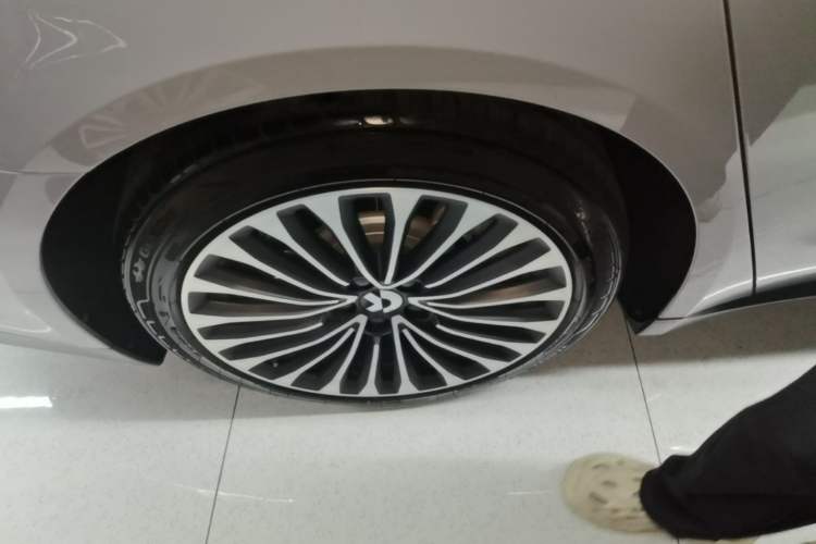 Used Nio ET7 2022 75 kWh Right Rear Wheel Hub