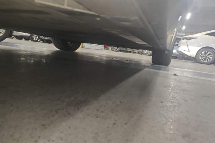 Used Nio ET7 2022 75 kWh Right Side Sill