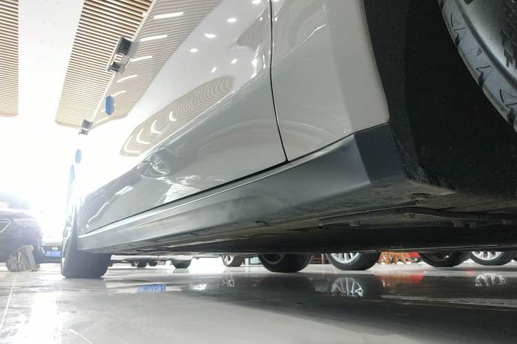 Used Nio ET7 2022 100kWh First Edition Right Side Sill