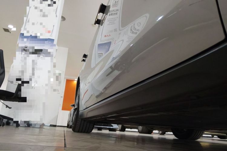 Used Nio ET7 2022 75 kWh Right Side Sill