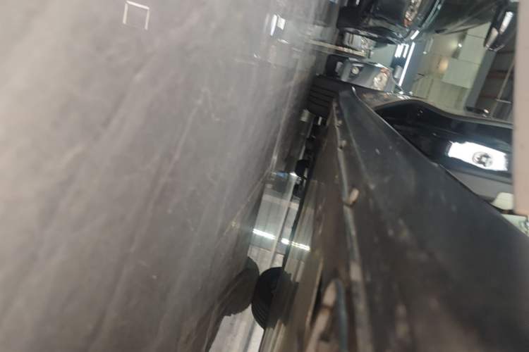 Used Nio ET7 2022 75 kWh Right Side Sill
