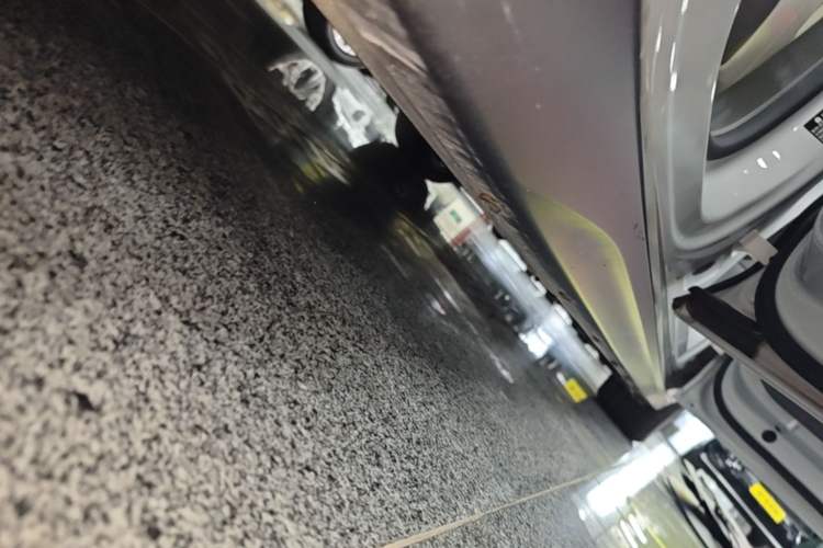 Used Nio ET7 2022 75 kWh Right Side Sill