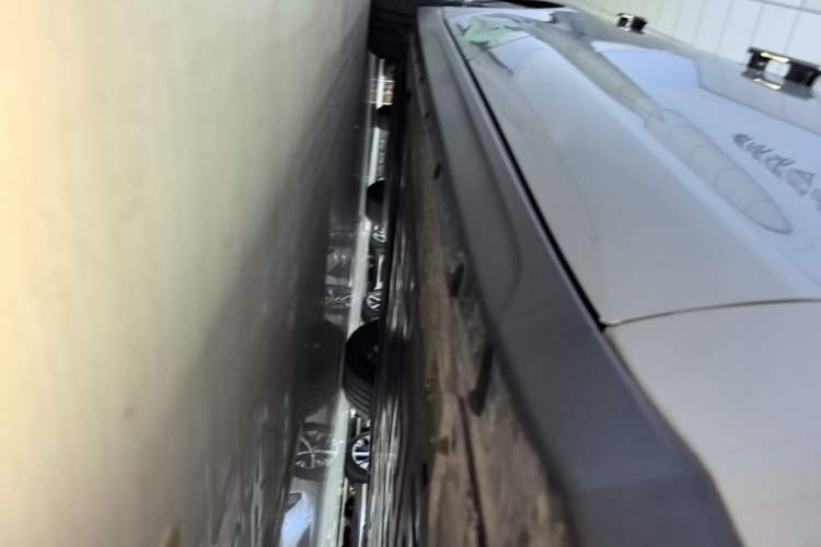 Used Nio ET7 2022 75 kWh Right Side Sill