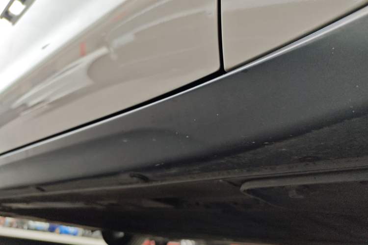 Used Nio ET7 2022 75 kWh Right Side Sill