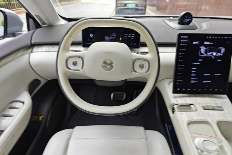 Used Nio ET7 2022 100kWh First Edition Steering Wheel