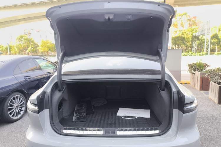 Used Nio ET7 2022 75 kWh Trunk