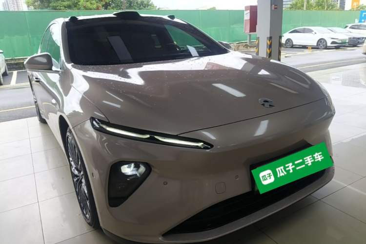 Used Nio ET7 2022 75 kWh Front Right 45 Deg