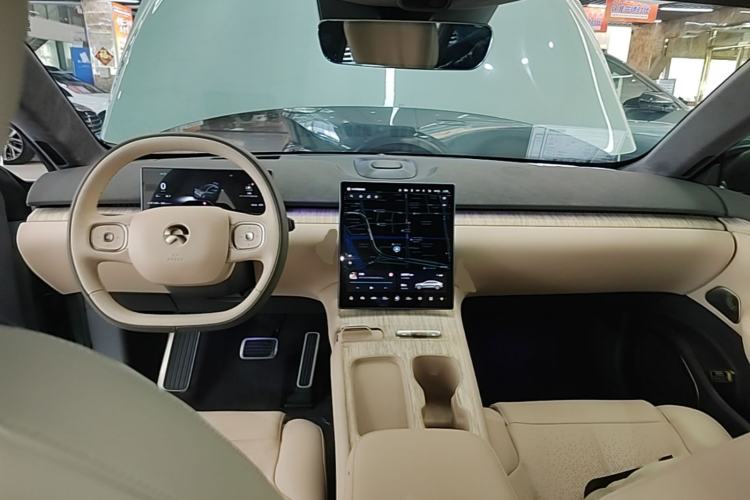 Used Nio ET7 2022 75 kWh Center Console