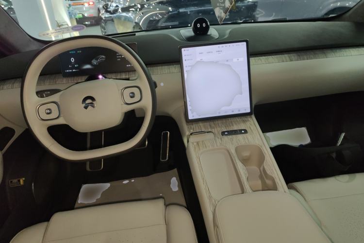 Used Nio ET7 2022 75 kWh Center Console