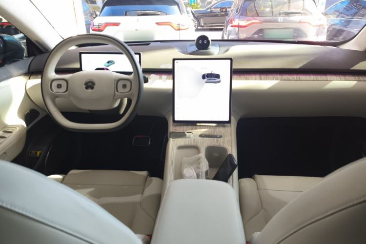 Used Nio ET7 2022 75 kWh Center Console