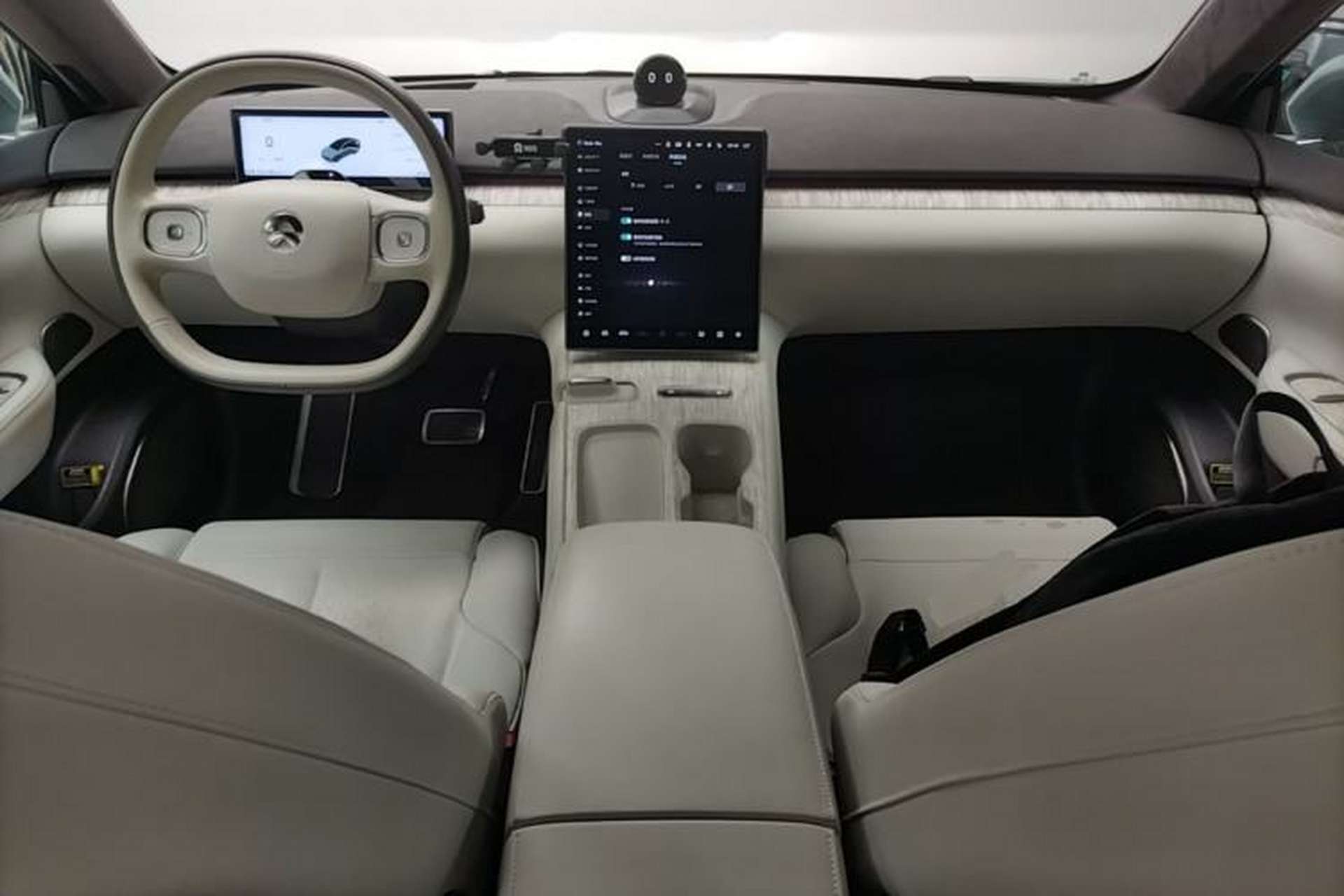 Used Nio ET7 2022 75 kWh Center Console
