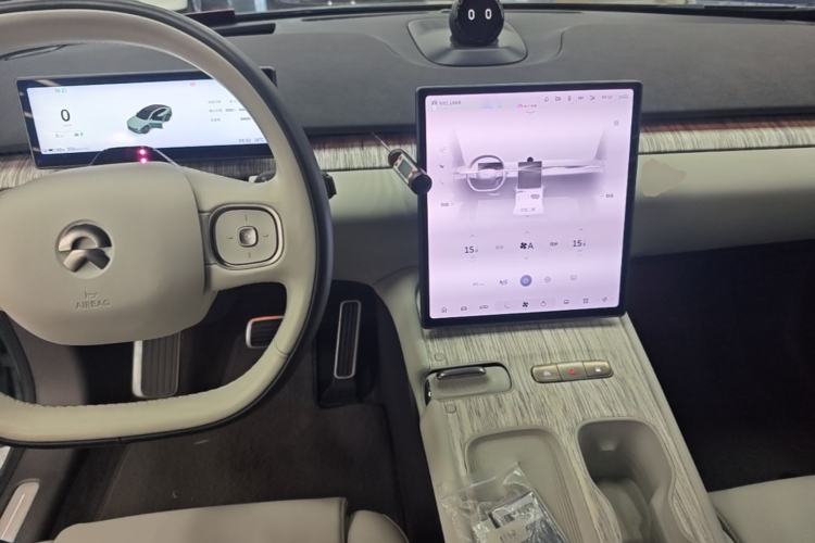 Used Nio ET7 2022 75 kWh Center Console