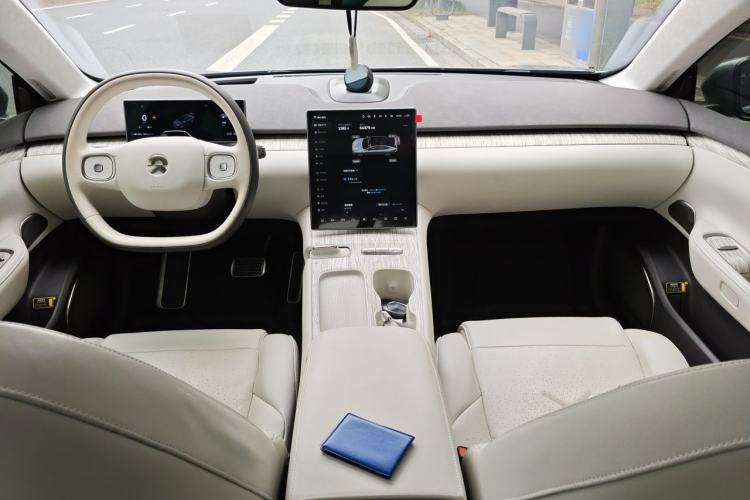 Used Nio ET7 2022 100kWh First Edition Center Console