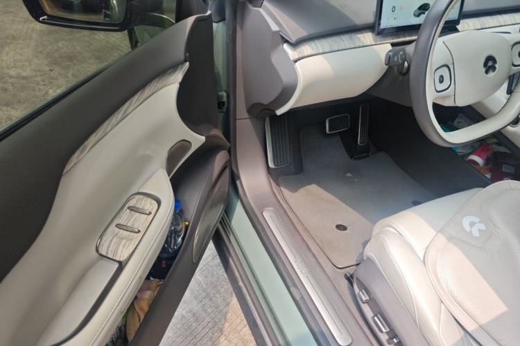 Used Nio ET7 2022 75 kWh Driver Seat