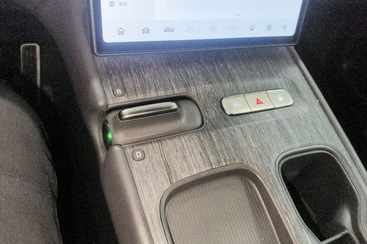 Used Nio ET7 2022 100 kWh Gear Lever