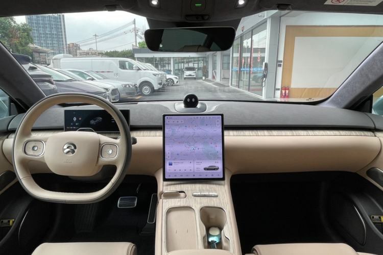 Used Nio ET7 2022 75 kWh Interior 11