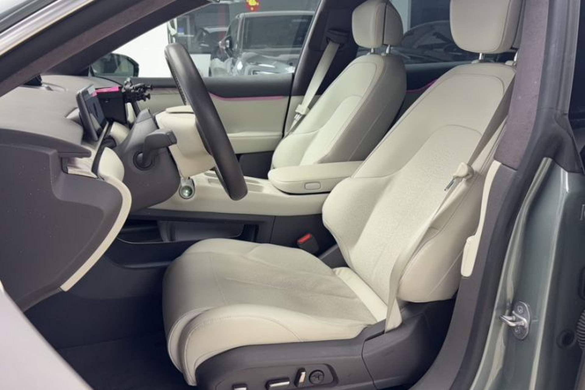 Used Nio ET7 2022 75 kWh Left Front Seat