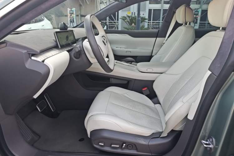 Used Nio ET7 2022 75 kWh Left Front Seat