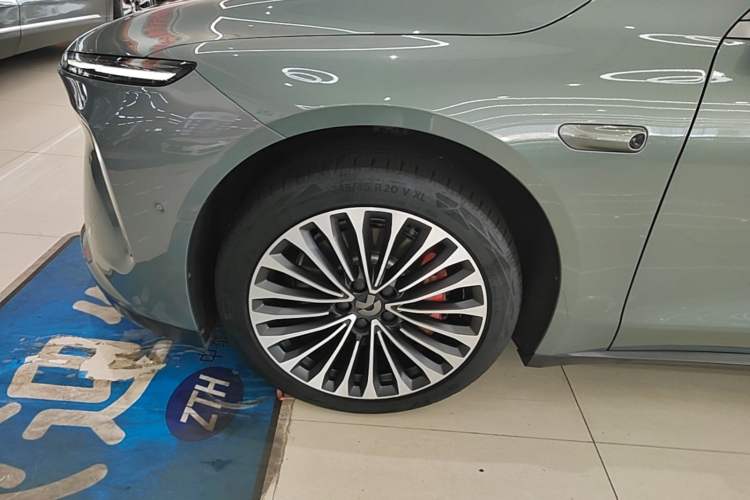 Used Nio ET7 2022 75 kWh Left Front Wheel Hub