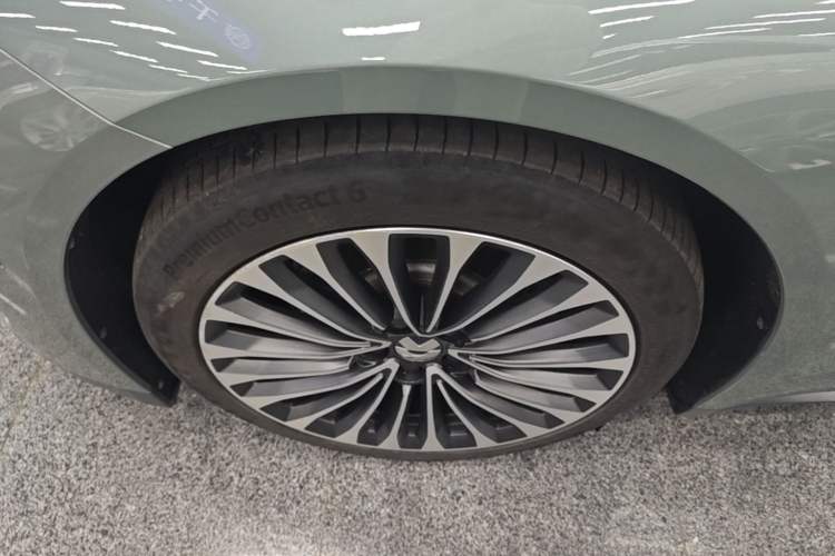 Used Nio ET7 2022 75 kWh Left Front Wheel Hub