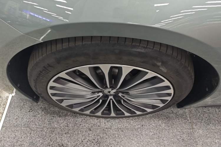 Used Nio ET7 2022 75 kWh Left Front Wheel Hub