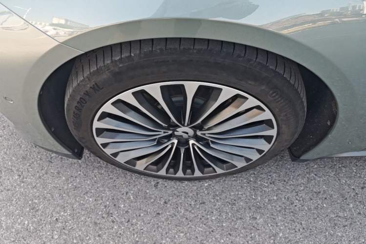 Used Nio ET7 2022 75 kWh Left Front Wheel Hub