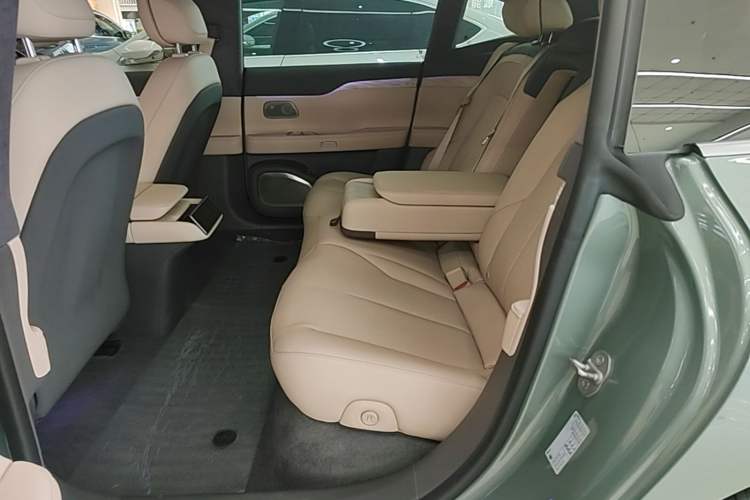 Used Nio ET7 2022 75 kWh Left Rear Seat