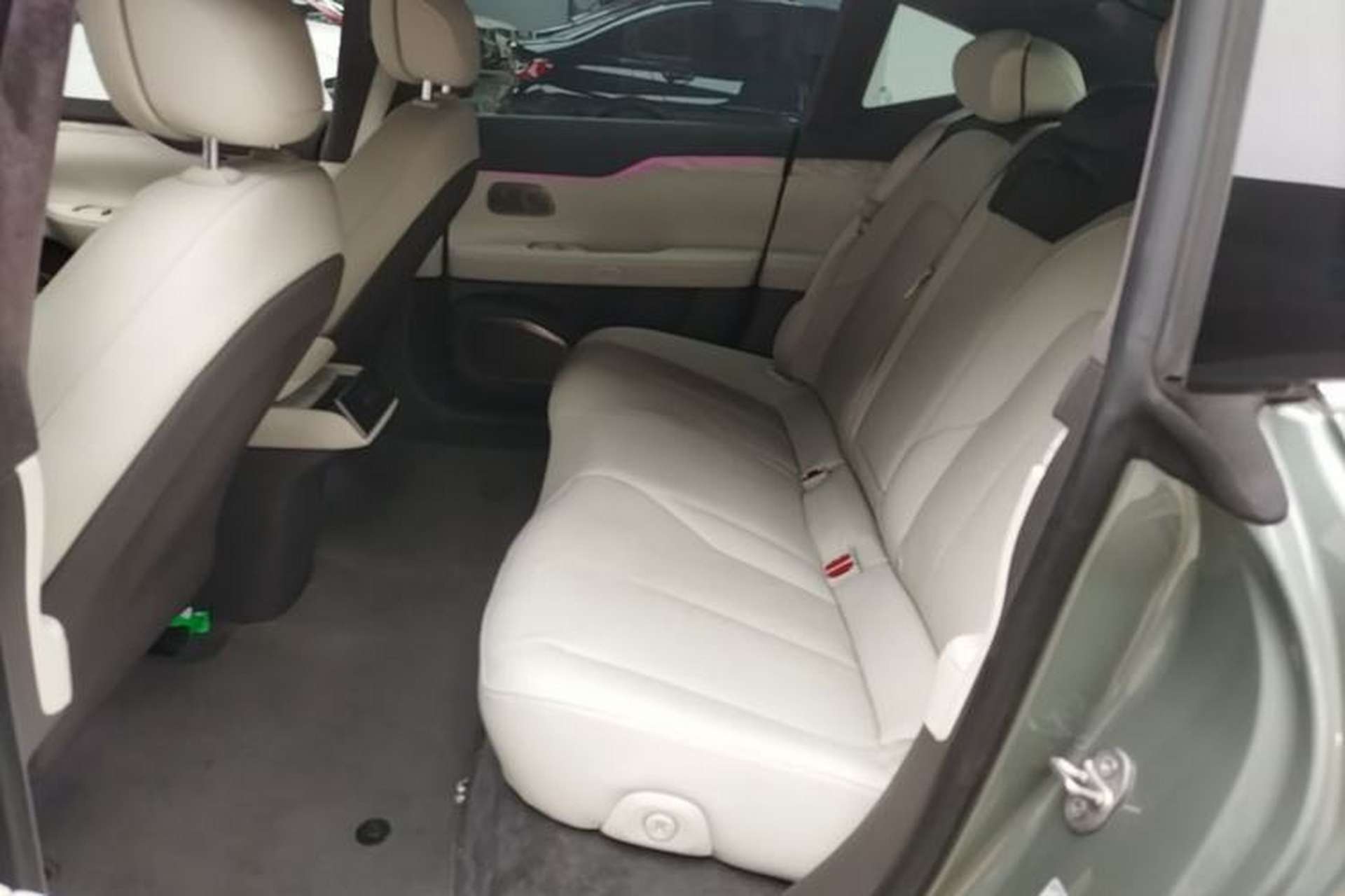 Used Nio ET7 2022 75 kWh Left Rear Seat