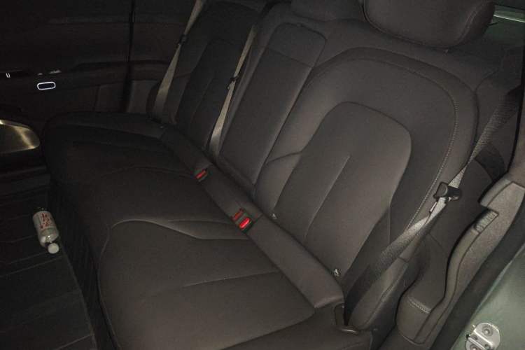Used Nio ET7 2022 75 kWh Left Rear Seat