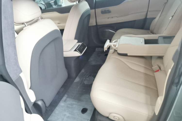 Used Nio ET7 2022 75 kWh Left Rear Seat