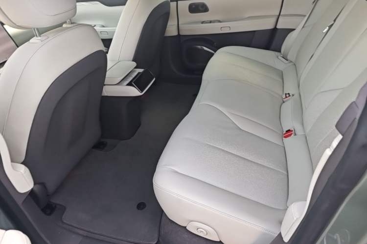 Used Nio ET7 2022 75 kWh Left Rear Seat